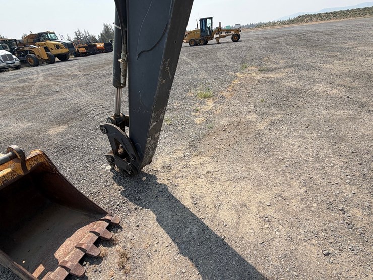 2016-deere-410l-image-40
