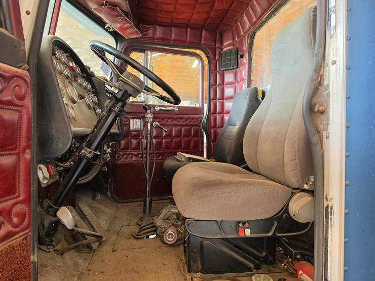 #25275-•-1980-peterbilt-359-day-cab-truck-image-25