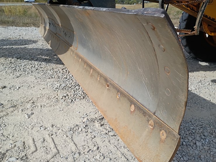 2008-deere-670d-image-32
