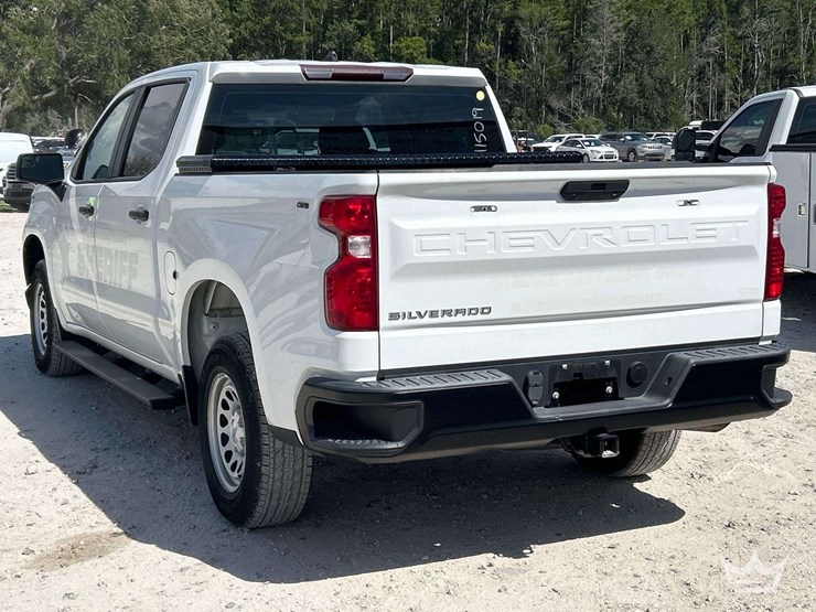 2022-chevrolet-silverado-1500-image-2