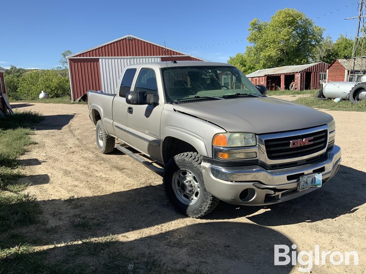 2004-gmc-sierra-2500-image-3