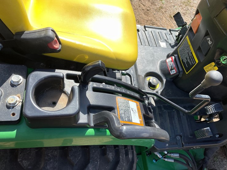 2025-john-deere-2025r-image-33