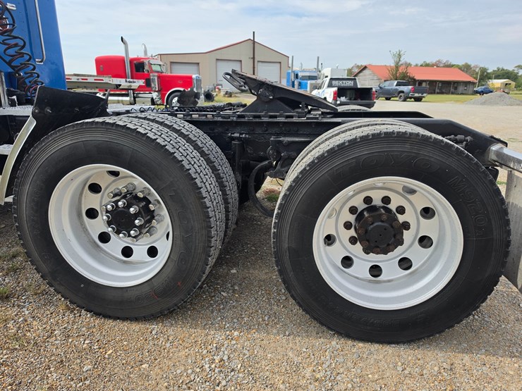 2006-peterbilt-379-image-97