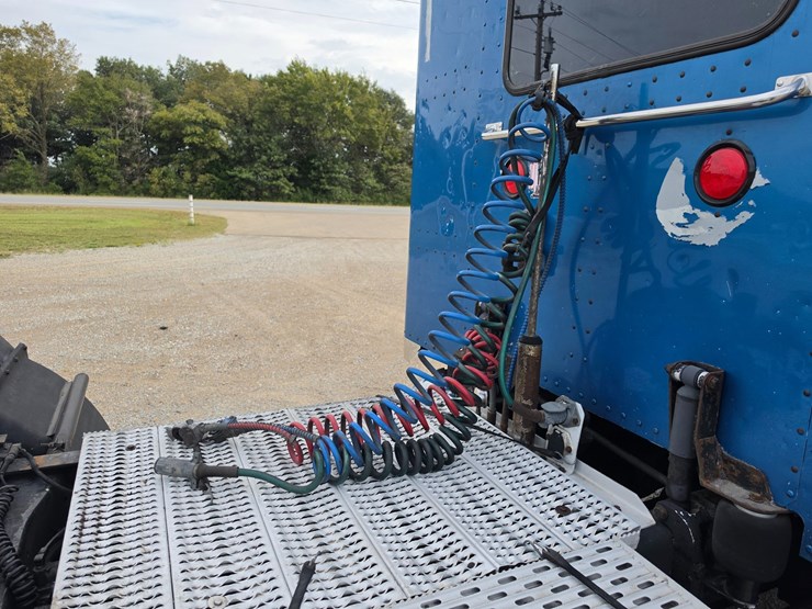2005-peterbilt-379-image-84