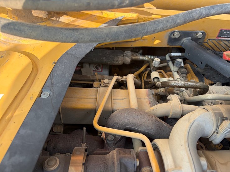 2016-deere-410l-image-82