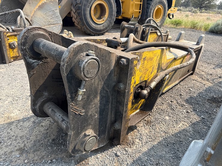 #2508-•-2015-atlas-copco-hb-4700-hydraulic-breaker-image-5