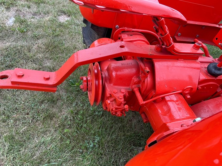 #1003-•-allis-chalmers-ib-tractor-image-22