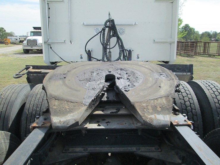 2018-peterbilt-389-image-11