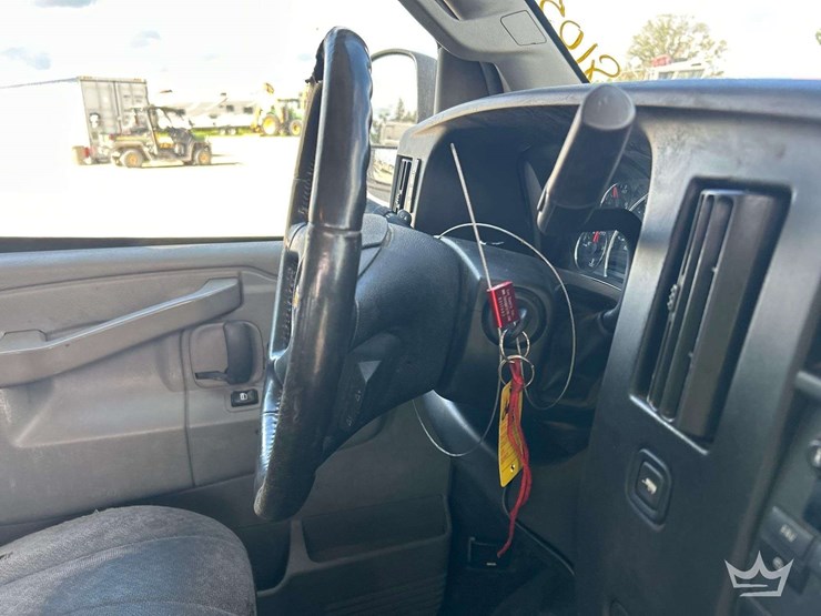 2020-chevrolet-express-2500-image-16