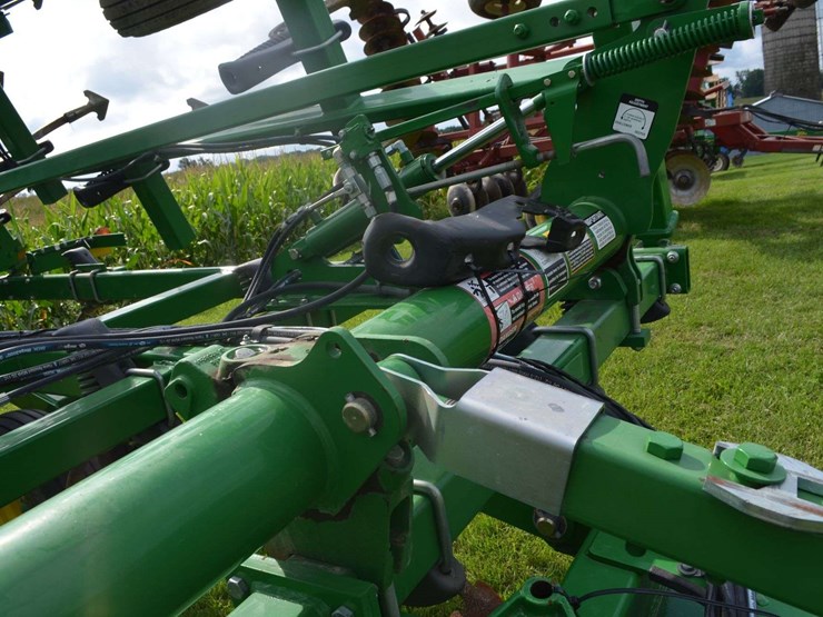 john-deere-2210l-image-7