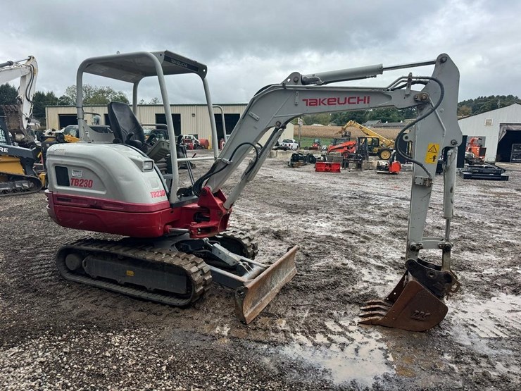 2017-takeuchi-tb230-image-7