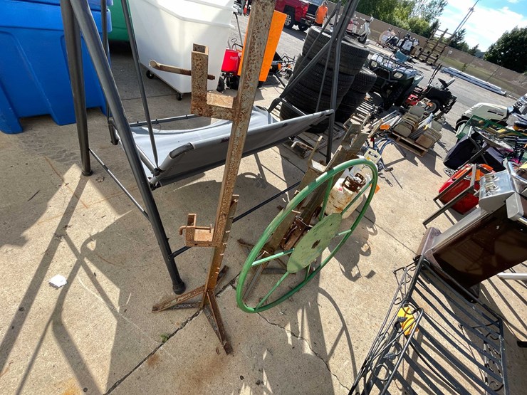 #4087-•-adjustable-dock-supports-and-boat-winch-(03)-image-7