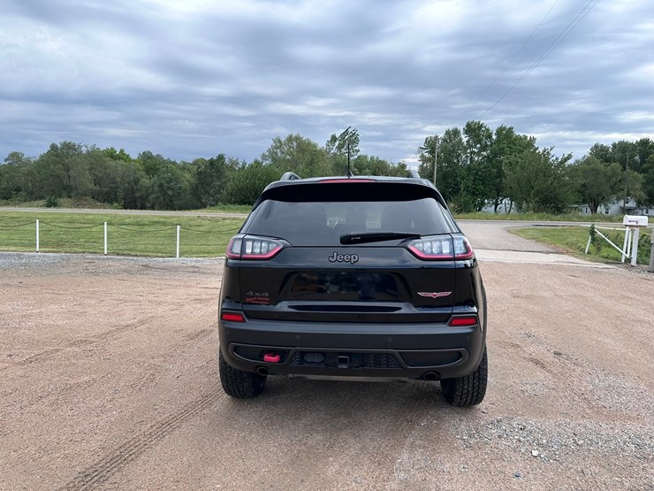 2019-jeep-cherokee-image-11