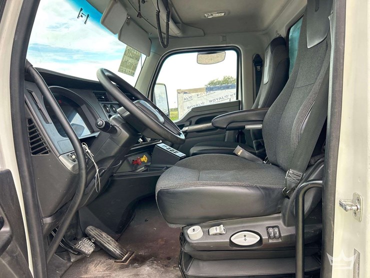 2022-kenworth-t880-image-24