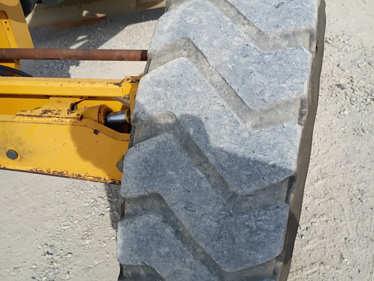 2008-deere-670d-image-91