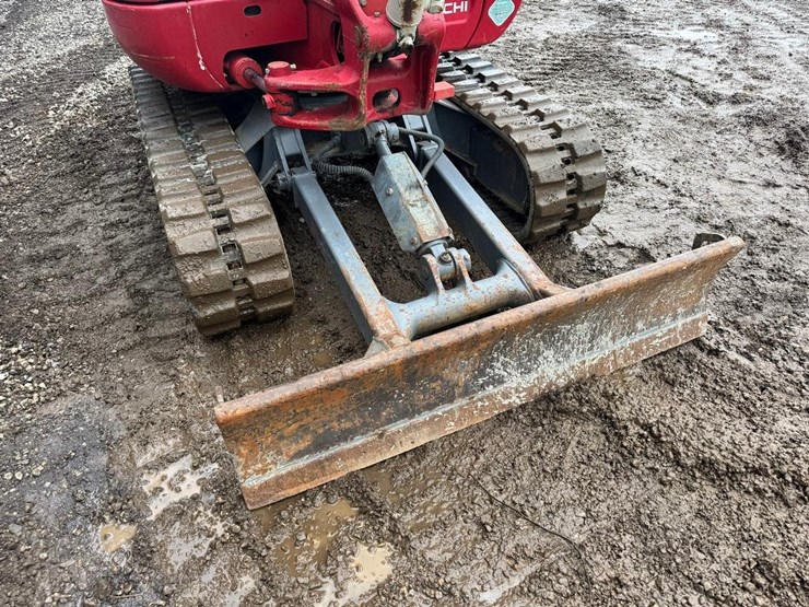2017-takeuchi-tb230-image-13