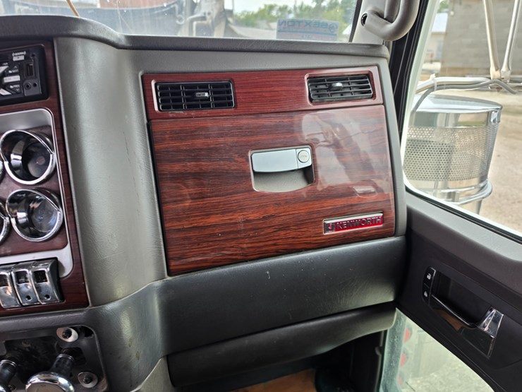 2007-kenworth-w900-image-58