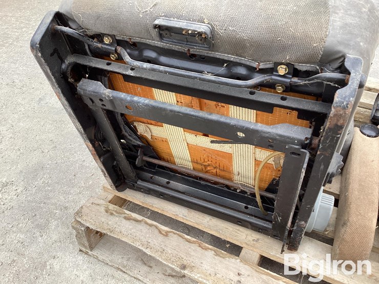 kenworth-box-seat-passenger-side-image-12