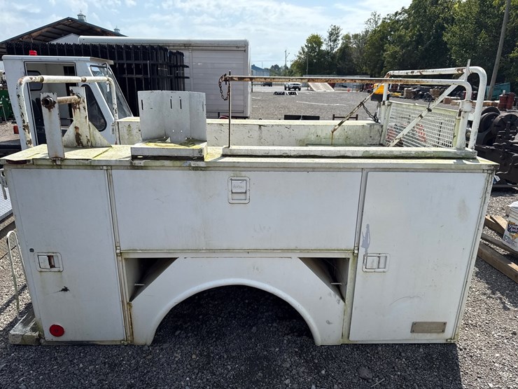 #6089-•-8'-altec-service-bed-image-3