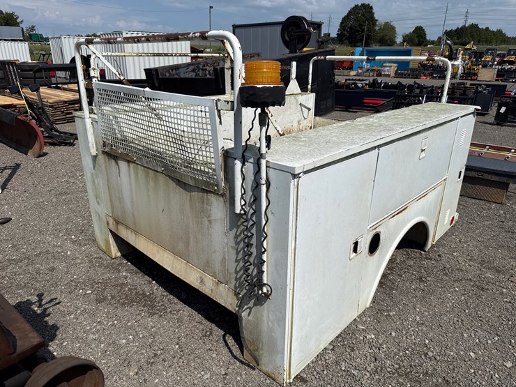 #6089-•-8'-altec-service-bed-image-1