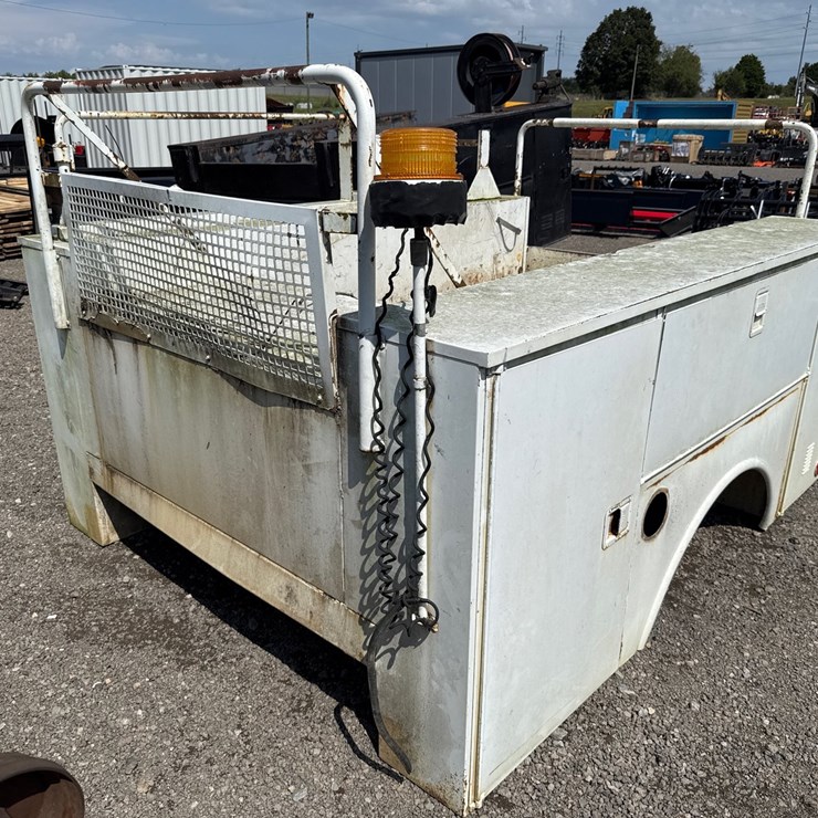 #6089 • 8' ALTEC SERVICE BED