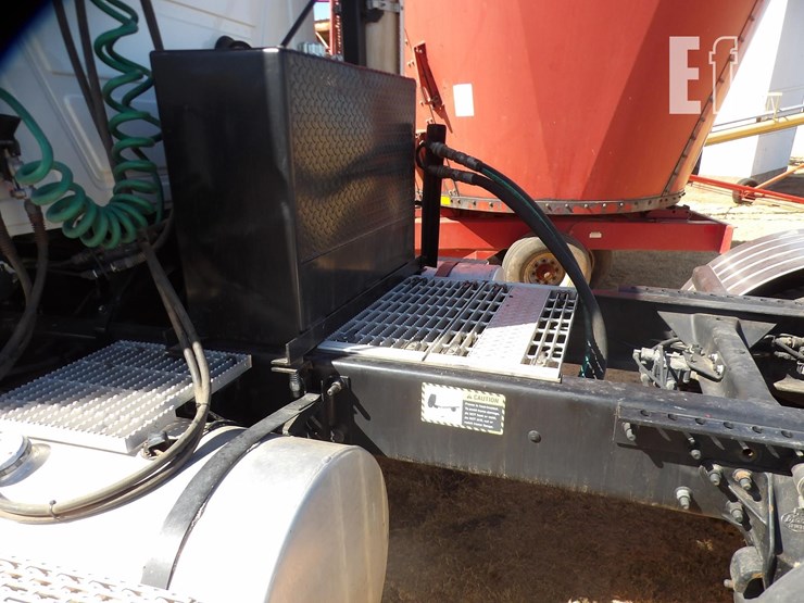 2003-mack-ch600-image-13