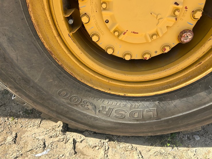 caterpillar-725-image-17