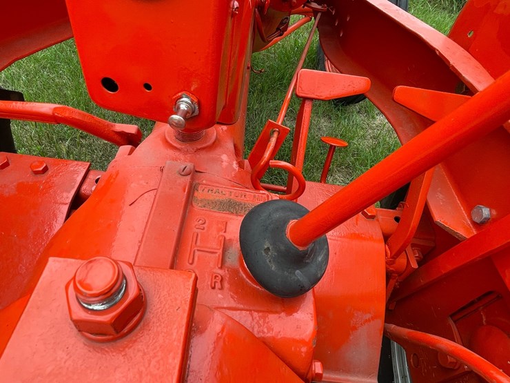 #1003-•-allis-chalmers-ib-tractor-image-18