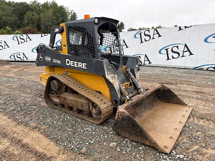 deere-323e-image-7