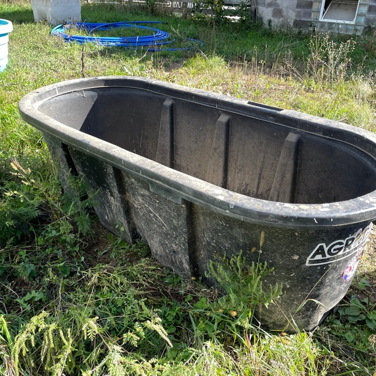 #1637 • Behlen 150-Gallon Stock Tank
