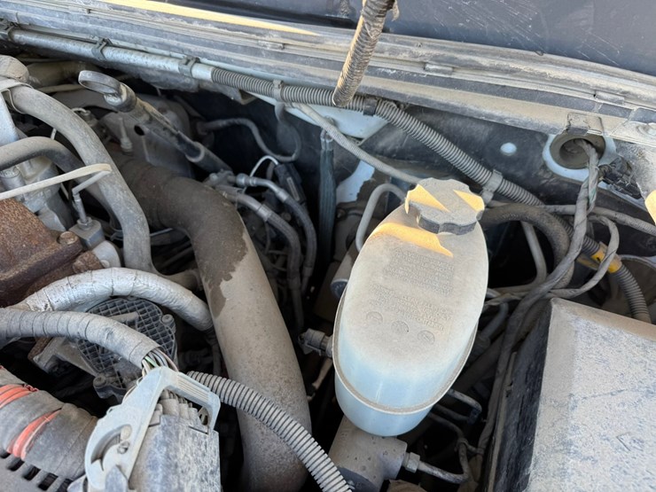 2014-chevrolet-3500-image-48