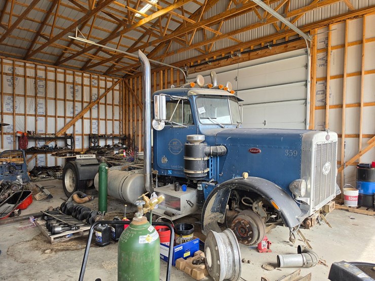#25275-•-1980-peterbilt-359-day-cab-truck-image-10
