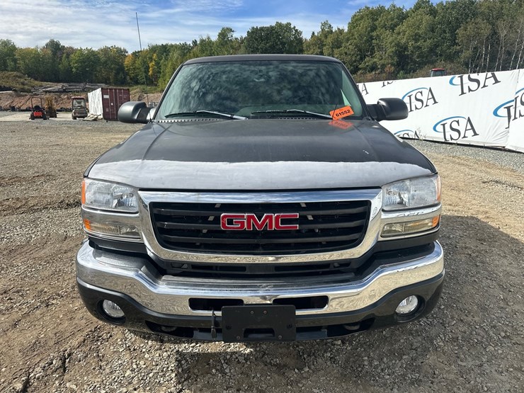 2005-gmc-sierra-2500-image-8