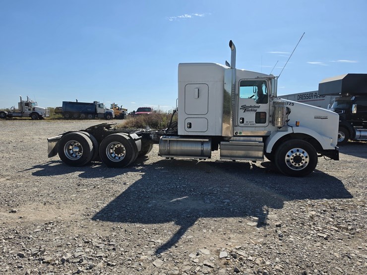 2018-kenworth-t800-image-27