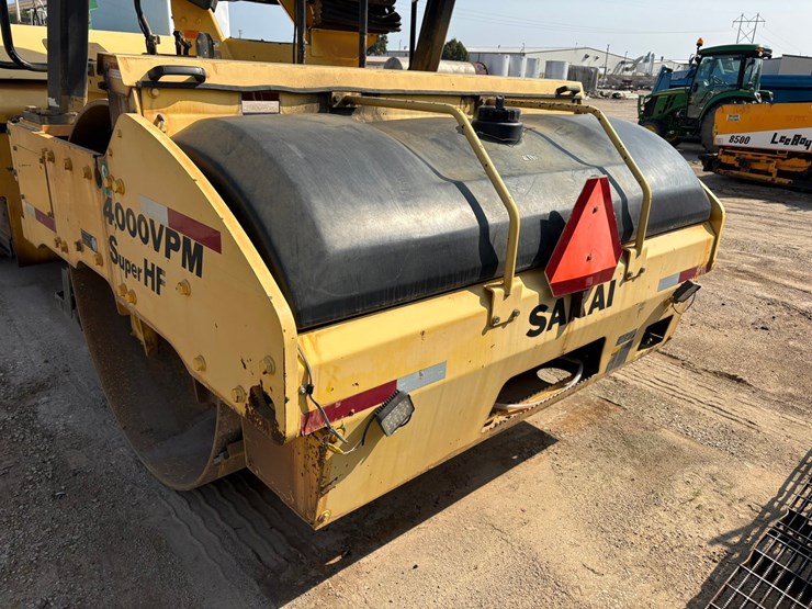 #2410-•-2015-sakia-sw880-double-drum-smooth-roller-compactor-image-12