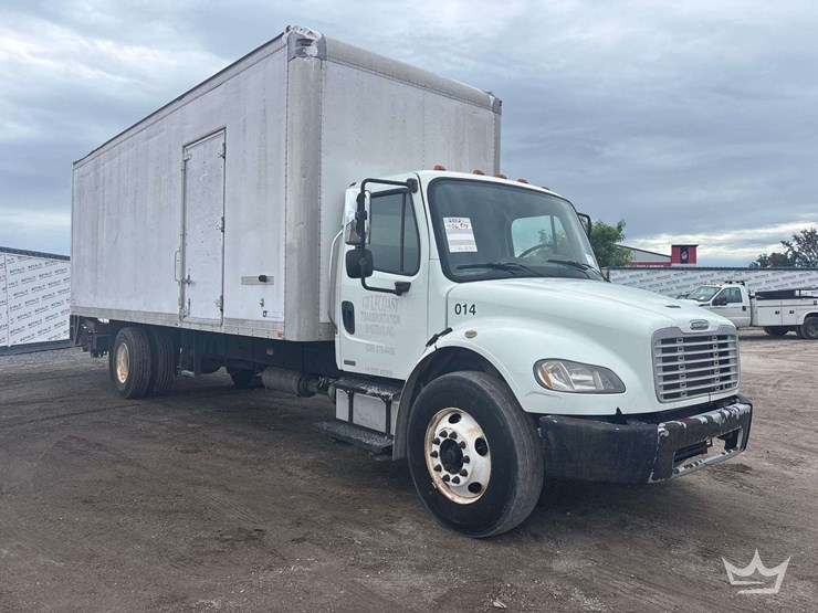 2012-freightliner-m2-106-image-2