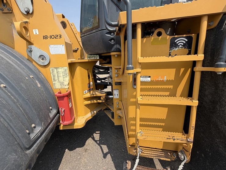 2019-deere-744k-image-64