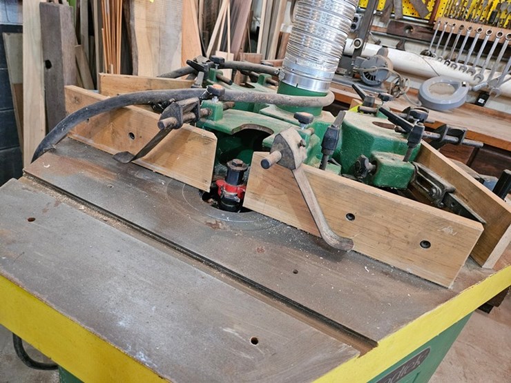 #8714-•-router-and-jointer-table-image-18