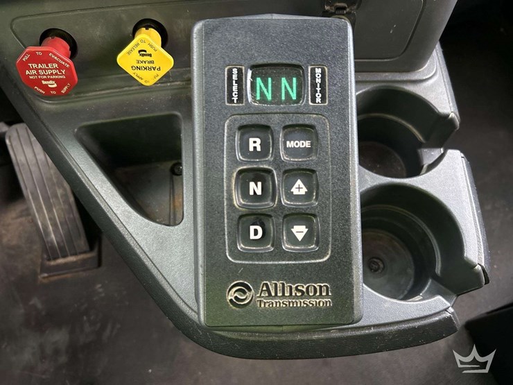 2022-kenworth-t880-image-32