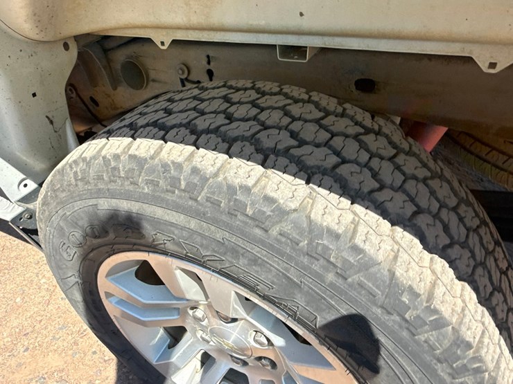 #1395-•-2019-chevrolet-silverado-4x4-pickup-truck-image-54