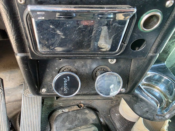 2005-peterbilt-379-image-63