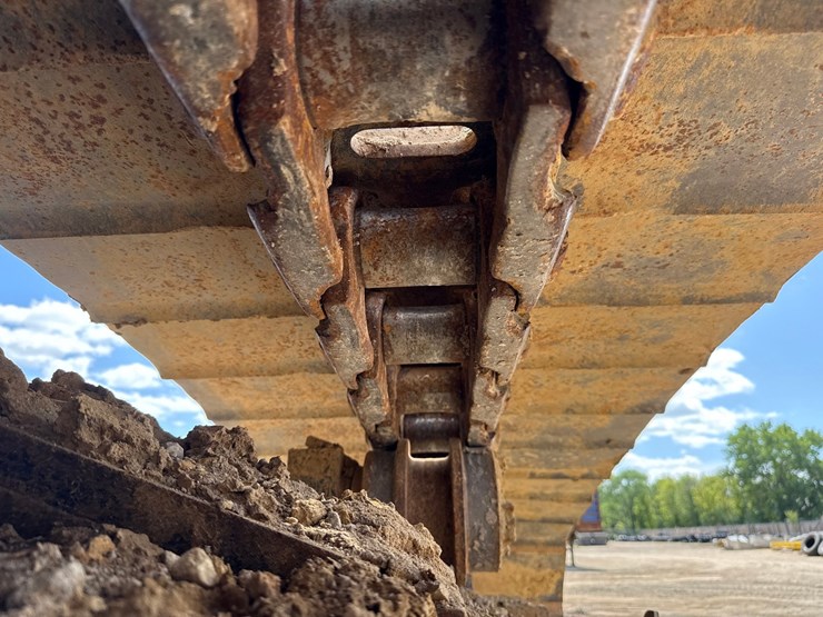 2019-caterpillar-352f-image-116