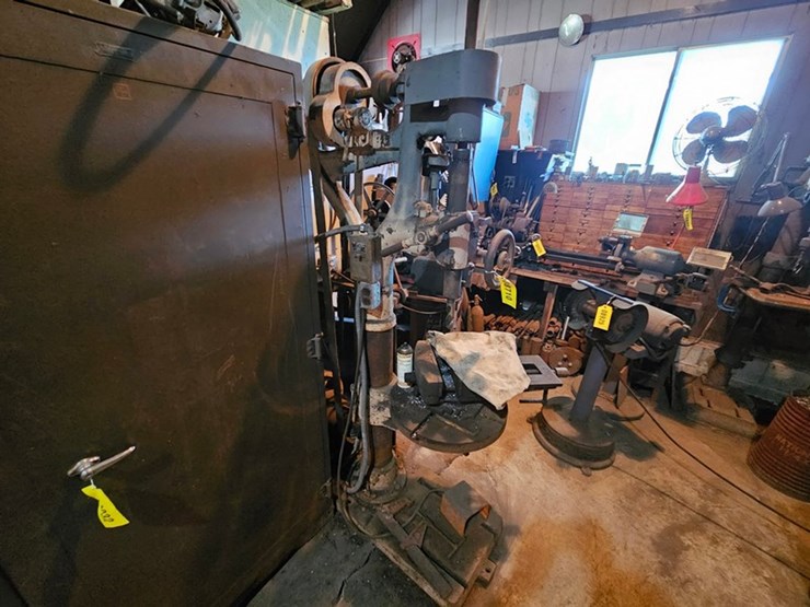 #8710-•-royersford-milling-machine-image-1