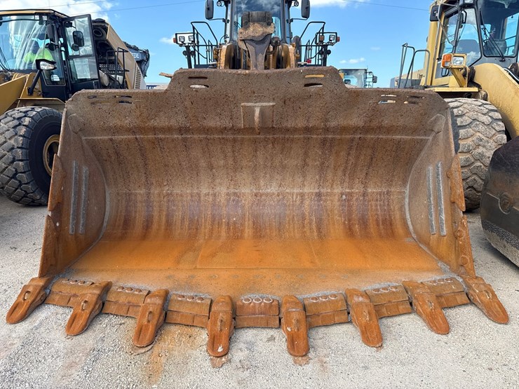 2017-caterpillar-988k-image-10