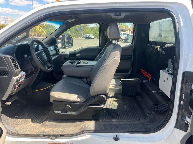 2019-ford-f550-image-9