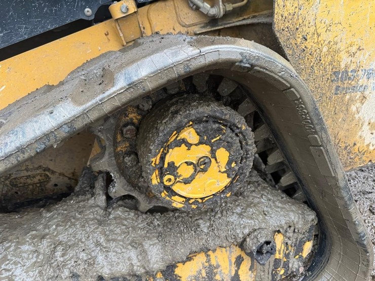 2020-caterpillar-249d-image-15