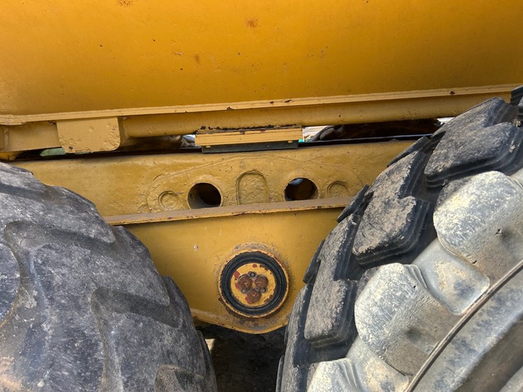 caterpillar-725-image-10