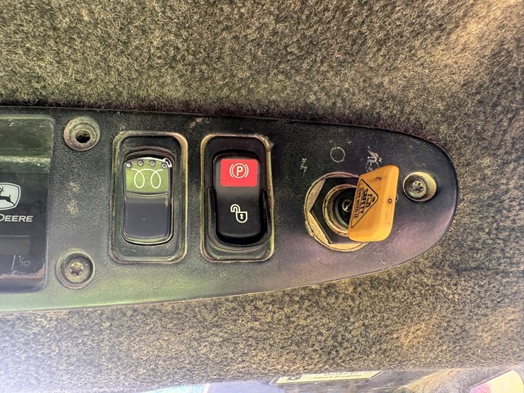2003-john-deere-240-image-29
