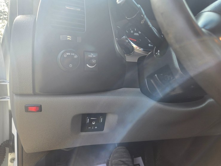 2013-gmc-sierra-3500-image-63