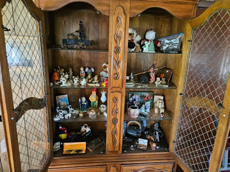 #8001-•-live-on-the-ground-house-hold-items-image-4